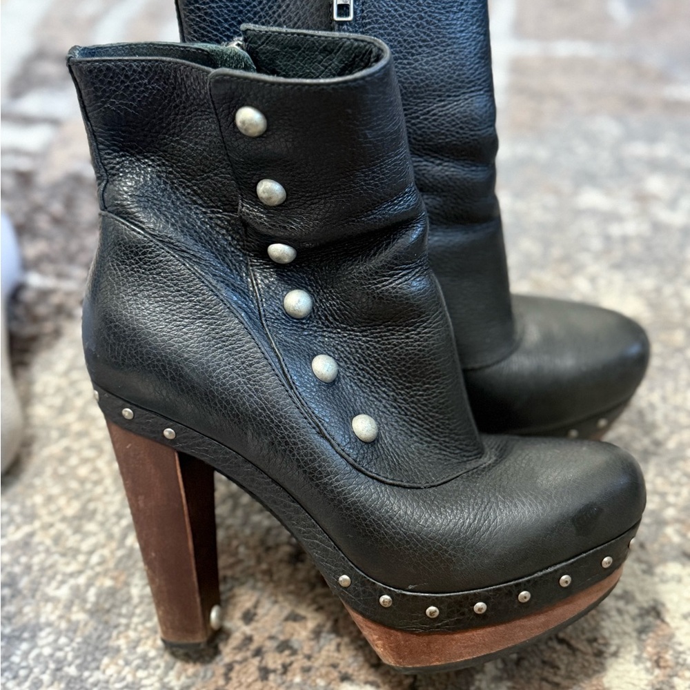 Vintage UGG Cosima Black Leather platform  Heeled Boots